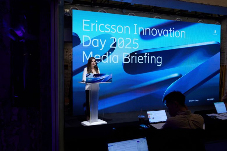 22일 시벨 콤바즈 에릭슨코리아 대표가 서울 이태원에서 열린 ‘에릭슨 이노베이션 데이 2025’ 기자간담회에 참석해 발언하고 있는 모습 [에릭슨 제공]