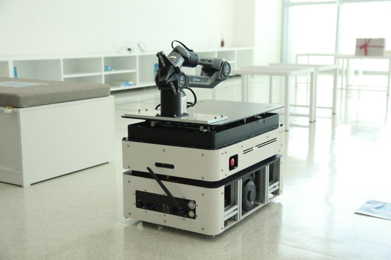 최근하 연구교수가 개발한 AI활용 물류처리 로봇.[KAIST 제공]