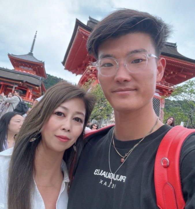 54세 미도리씨와 33세 이사무씨 부부