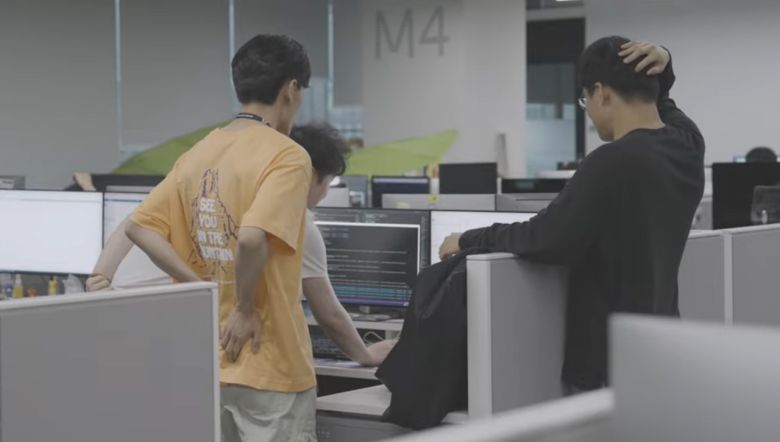 넥슨 직원들이 모여있는 모습 [넥슨 공식 유튜브 갈무리]