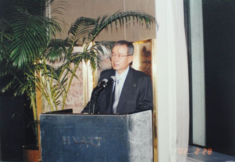 2002년 명예회장에 취임하던 당시의 故 최창걸 명예회장 [고려아연 제공]