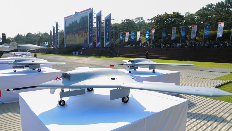 1일 건군 77주년 국군의 날 기념행사가 열린 충남 계룡대 대연병장에서 무인기 모형이 전시돼 있다. [연합]