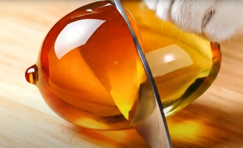 유리 과일 자르기 ASMR 영상 중 한 장면 [유튜브 채널 야옹멍 캡처]