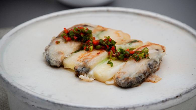 김도섭 셰프가 만든 전복화양전. 한국의집 제공