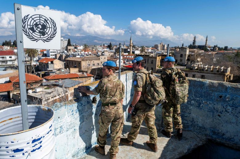 유엔 평화유지군(UNFICYP)이 키프로스에서 근무하는 모습. [AFP]