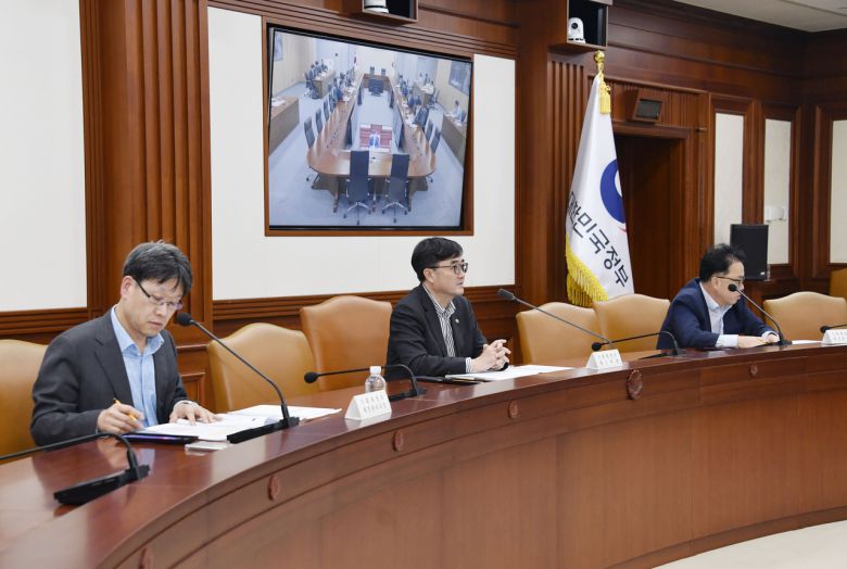 임기근 기획재정부 차관이 16일 오후 서울 종로구 정부서울청사에서 열린 ‘제25차 재정집행 점검회의’를 주재, 모두발언을 하고 있다. [기획재정부 제공]