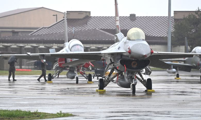 지난 5월 2025 오산 에어파워데이 미디어데이 행사가 열린 경기 평택 오산기지에 미군 F-16 전투기가 전시된 모습. [뉴시스]