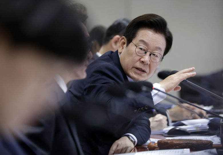 이재명 대통령이 21일 용산 대통령실에서 열린 국무회의에서 발언하고 있다. [연합]