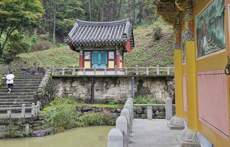 서담암 극락보전 뒤편 산신각