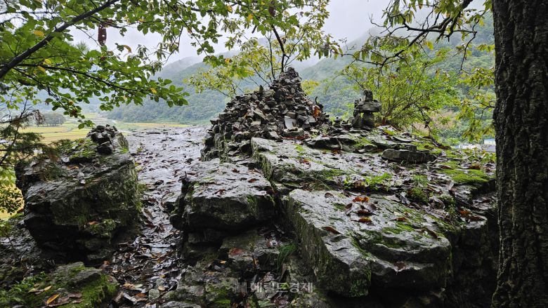 봉황루 앞 콧대 바위 전망대