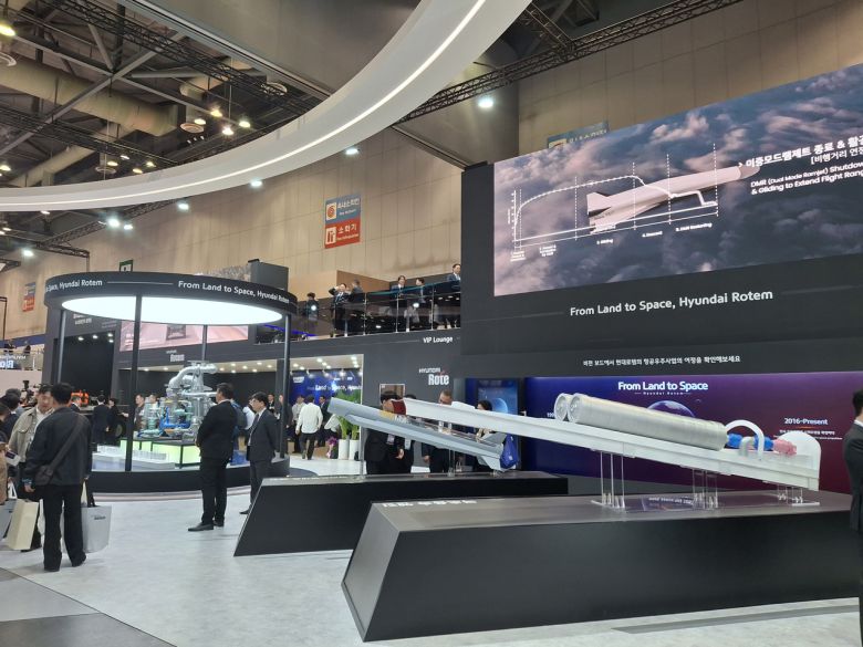 현대로템의 램제트 엔진 전시품들 [고양=김성우 기자]