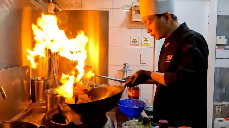 요리하는 임태훈 셰프. 임태훈 셰프 유튜브