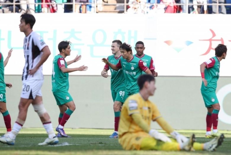 골을 넣은 대전하나시티즌 선수들이 기뻐하고 있다. [한국프로축구연맹 제공. 연합]