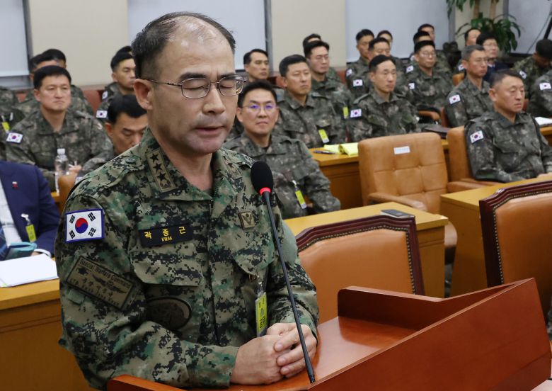 곽종근 특수전사령관이 지난해 12월 서울 여의도 국회에서 열린 국방위원회의 긴급 현안질의에서 의원 질의에 답변하고 있다. [뉴시스]