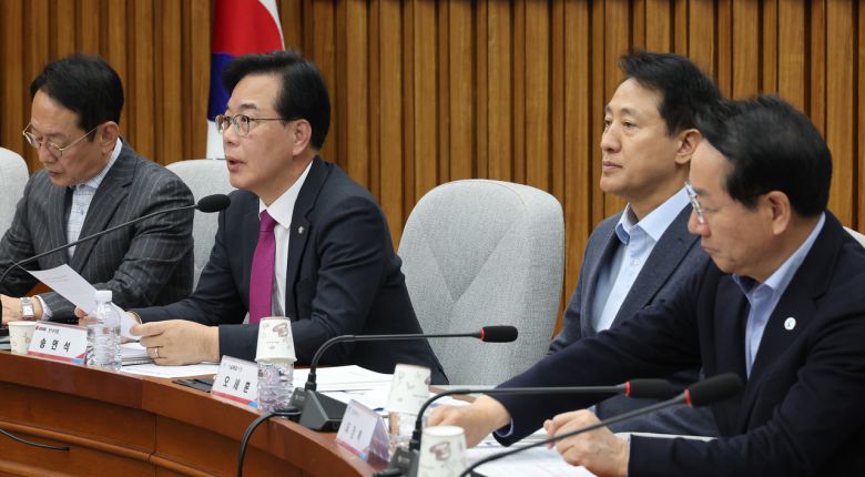 2일 국회에서 열린 국민의힘-서울·인천·경기·강원 예산정책협의회에서 송언석 원내대표가 발언하고 있다. [연합]