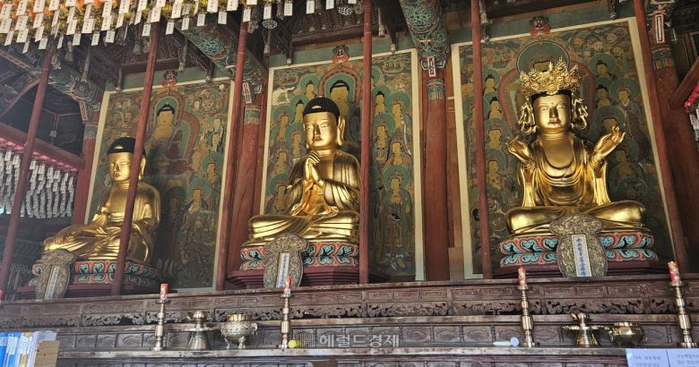 화엄사 목조 비로자나삼신불좌상