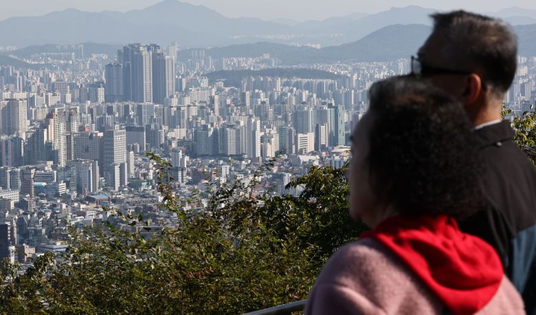 서울 남산에서 바라본 서울 도심 아파트 모습. [연합]