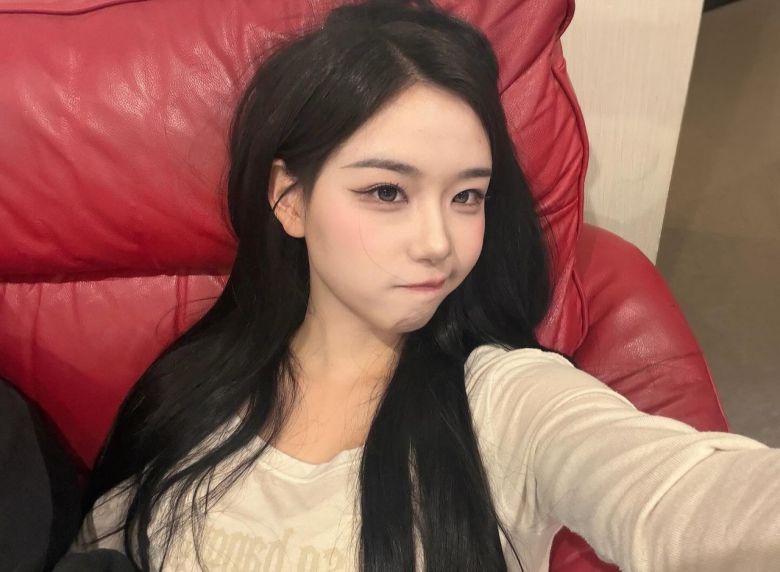 걸그룹 트리플S의 멤버 ‘김채연’. 트리플S는 네이버의 치지직XR 전용 이머시브 콘텐츠를 제작했다. [인스타그램 갈무리]