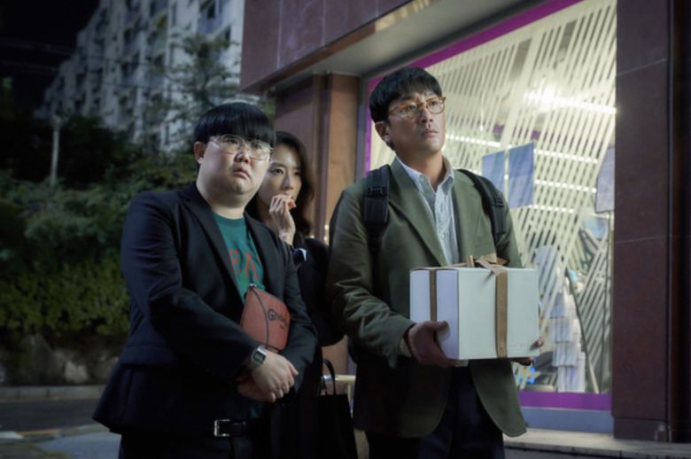 영화 ‘로비’에서 창욱(하정우)의 사촌 동생 호식을 분한 엄하늘 감독 [쇼박스 제공]