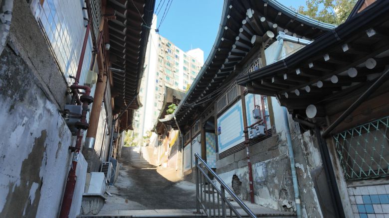 서울 성북구 정릉동에 위치한 한옥이 최저입찰가 5억원대에 경매시장에 나왔다. 안경찬 PD