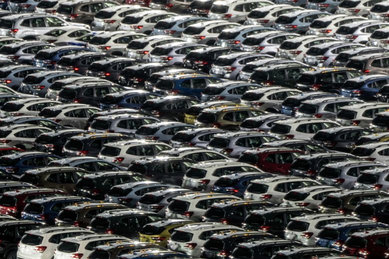 지난 2021년 12월 일본 가와사키에서 스바루 차량이 출하를 앞두고 선착장에 주차돼 있다. [게티이미지]