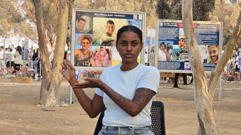 지난 11일 노바 음악 페스티벌 생존자 마잘 타자조씨가 하마스 기습 당시 참혹했던 상황을 설명하고 있다. [(스데롯)=천예선 기자]