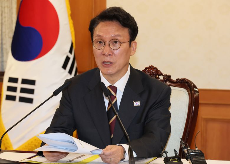 김민석 국무총리가 25일 서울 종로구 정부서울청사에서 열린 미세먼지특별대책위원회에서 발언하고 있다. [연합]