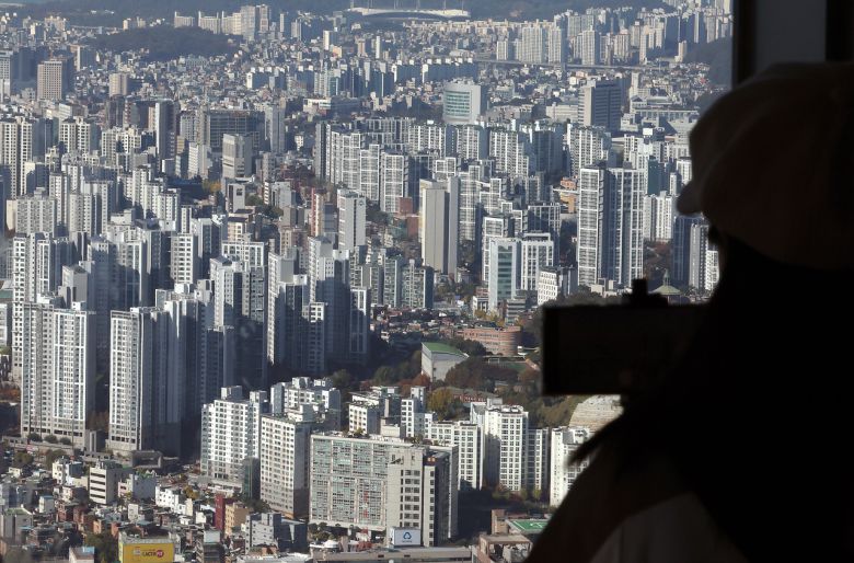 지난 3일 남산에서 바라본 서울시내 아파트 단지. [연합]
