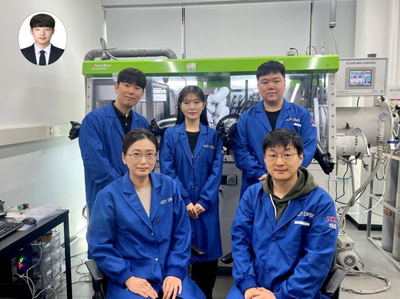 최남순(아랫줄 왼쪽부터 시계방향) 교수와 이기훈, 한승희, 김재승 박사과정, 서동화 교수 등 KAIST 연구진. 상단 원안은 김준영 석사.   [KAIST 제공]