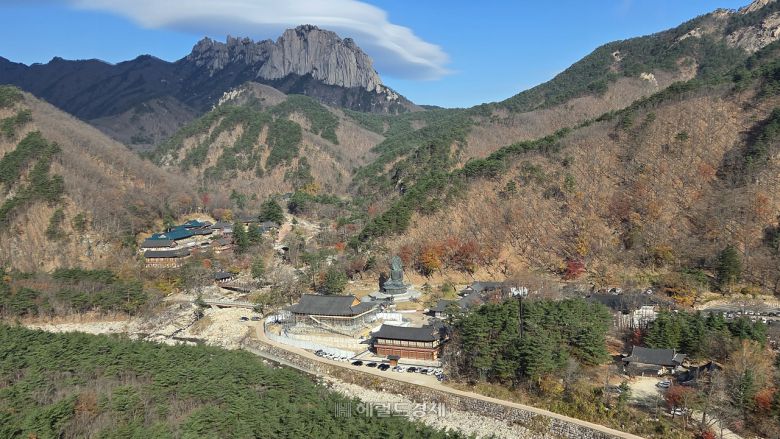 설악산 울산바위와 신흥사