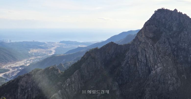 권금성에서 바라본 동해