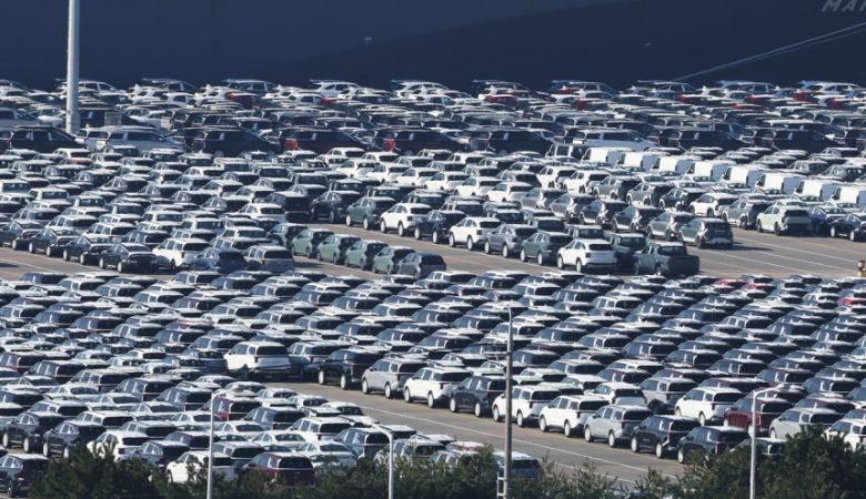 경기도 평택항에 수출용 자동차가 세워져 있다. [연합]