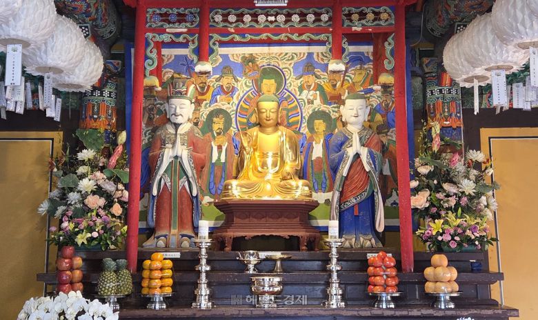 신흥사 명부전 목조지장보살삼존상