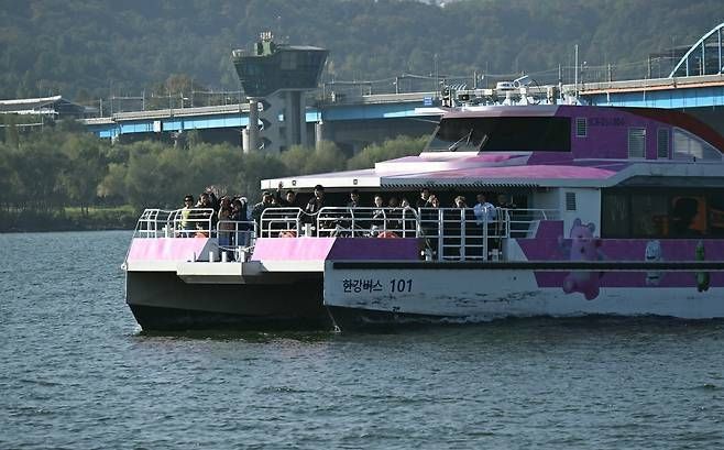 운항 중인 한강버스 모습 [서울시 제공]