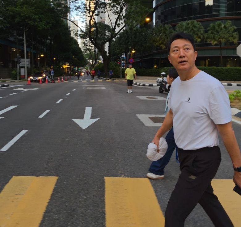 오세훈 서울시장이 지난 7일 쿠알라룸푸르 도심에서 진행 중인 ‘카프리 모닝’ 현장을 둘러보고 있다. [서울시 제공]