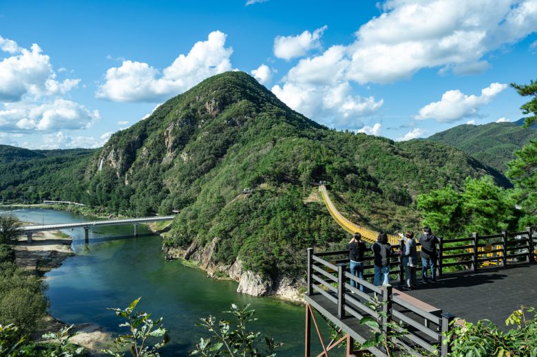 금산 월령산 출렁다리