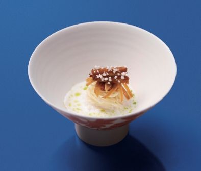 누룩소금과 크림치즈로 만든 비빔국수. USDEC 제공