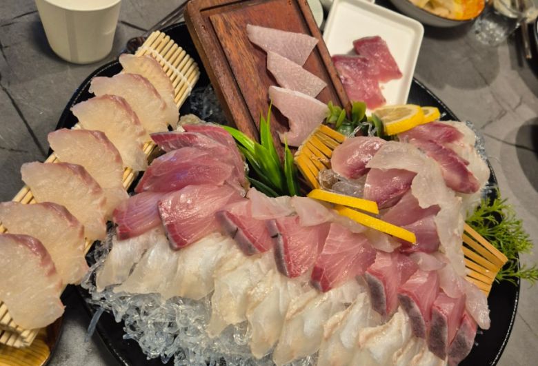 서울 한 음식점에서 판매하고 있는 방어회.[X(구 트위터) 갈무리]