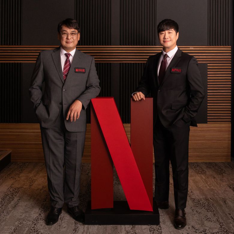 한국어 스포츠 해설에 참여하는 황현철 복싱 전문 해설위원과 배성재 아나운서. [넷플릭스 제공]