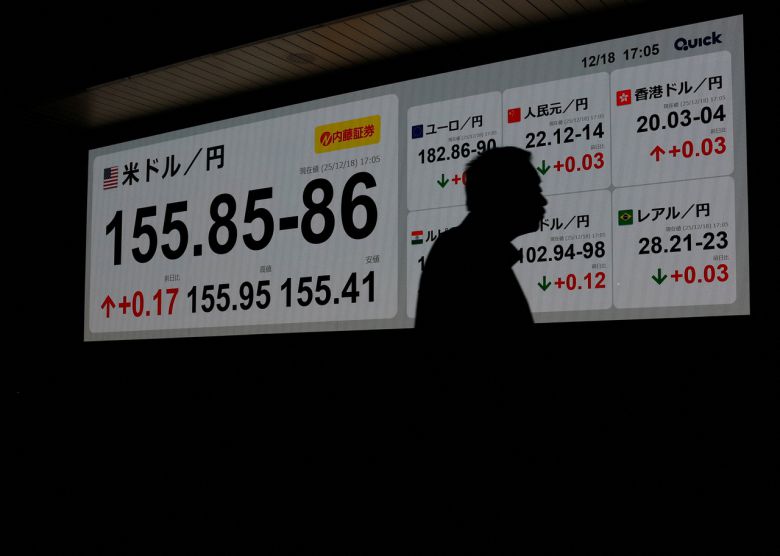 일본 도쿄의 한 증권사에 달러 대비 엔화가 표시돼 있다. [로이터]