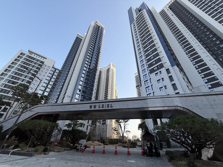 서울 강남구 청담동 ‘청담르엘’ 단지 입구 모습. 신혜원 기자