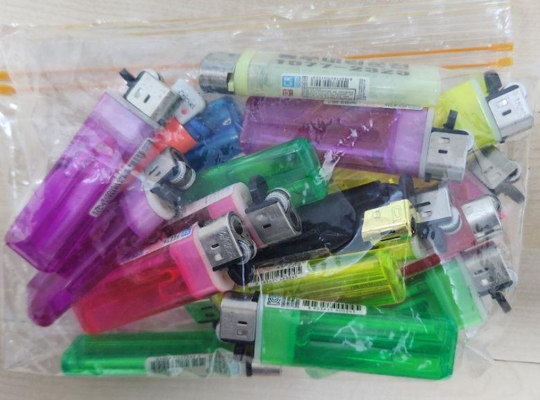 일회용 라이터.[X(구 트위터) 갈무리]