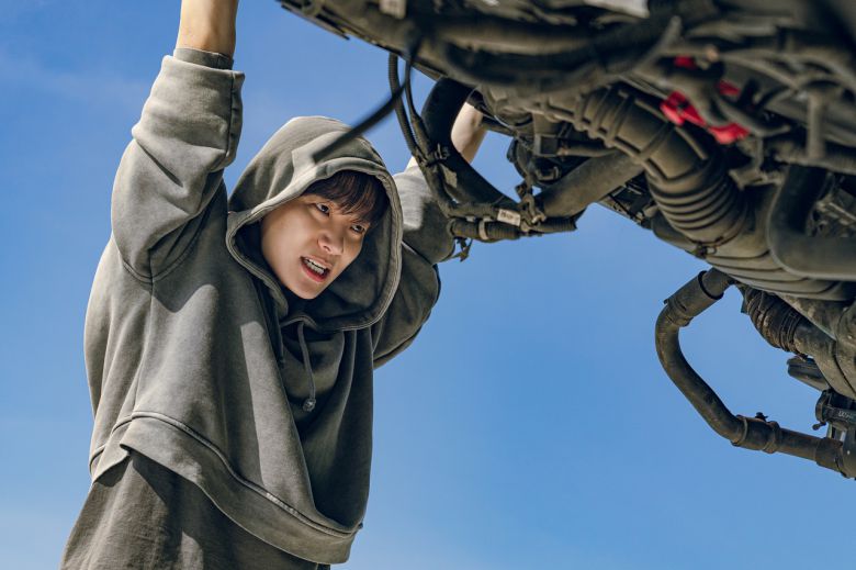 2025년 말 국내 온라인동영상서비스(OTT)들이 어느 때보다 화려한 드라마 라인업으로 연말을 뜨겁게 달구고 있다. 넷플릭스 ‘캐셔로’ 스틸컷.  [넷플릭스 제공]