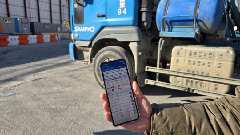 서울시 중랑구 상봉터미널 부지에 시공되는 포스코이앤씨 ‘더샵 퍼스트월드 서울’ 시공 현장에선 직원들이 레미콘 AI기술이 집약된 애플리케이션(앱)을 실시간으로 활용할 수 있다. 홍승희 기자