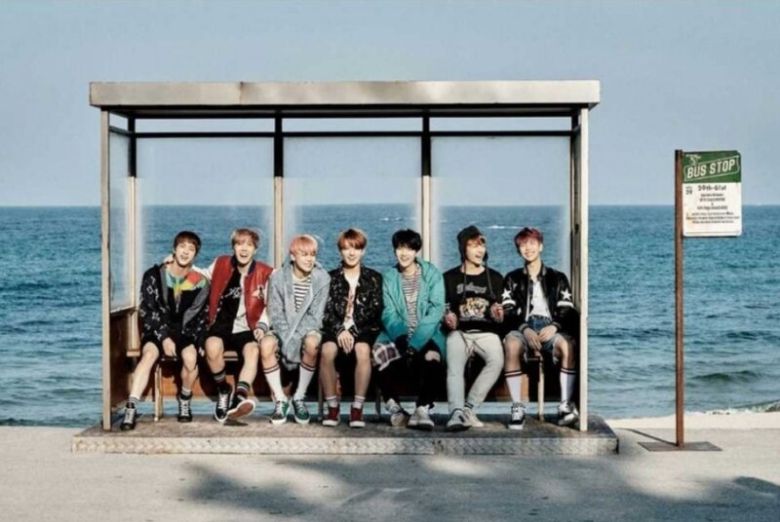 주문진 향호해변, 방탄소년단(BTS) ‘봄날’ 앨범 재킷 촬영 모습. 도깨비 영진해변에서 6㎞가량 북쪽 해안에 있다.