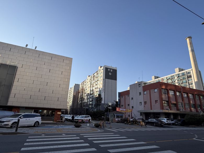 9일 찾은 잠실우성 1·2·3차 아파트 정문 모습. 윤성현 기자