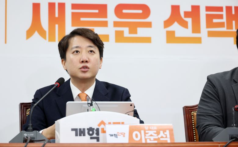 이준석 개혁신당 이준석 대표가 지난 5일 국회에서 열린 최고위원회의에서 발언하고 있다. [연합]