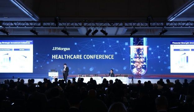 존 림 삼성바이오로직스 대표가 13일(현지시간) 미국 캘리포니아주 샌프란시스코에서 열린 JP모건 헬스케어 콘퍼런스에서 그랜드볼룸 발표를 진행하고 있다. [삼성바이오로직스 제공]