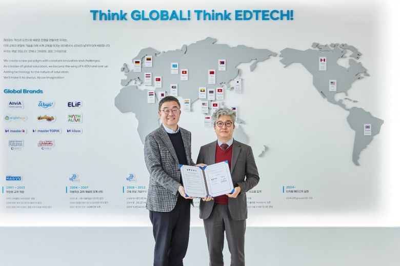 비상교육이 싸이웍스와 업무협약(MOU)을 체결하고, 글로벌 교육 플랫폼 ‘올비아 CL(AllviA Connect Learning)’에 AI 기반 학습자 역량 진단·분석·추천 설루션을 연계하는 협력을 추진한다. [비상교육]