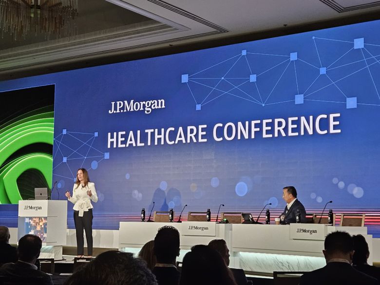 킴벌리 파월 엔비디아 헬스케어 부문 부사장이 12일(현지시간) 미국 샌프란시스코에서 열린 JP모건 헬스케어 콘퍼런스에서 그랜드볼룸 발표를 하고 있다. [엔비디아 제공]